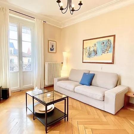 Bright, Classic And Elegant, Close To Train Station Апартаменты *