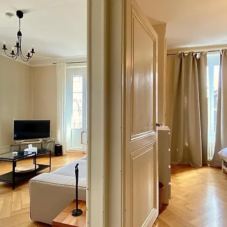 Bright, Classic And Elegant, Close To Train Station Апартаменты *