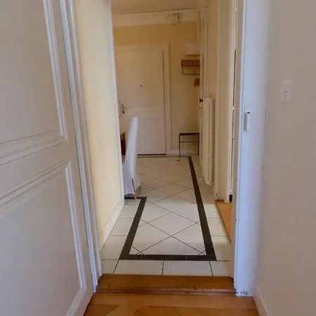 Апартаменты Bright, Classic And Elegant, Close To Train Station