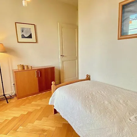 Апартаменты Bright, Classic And Elegant, Close To Train Station