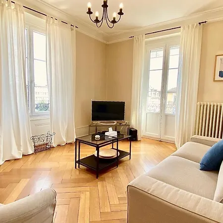 Bright, Classic And Elegant, Close To Train Station * Лозанна