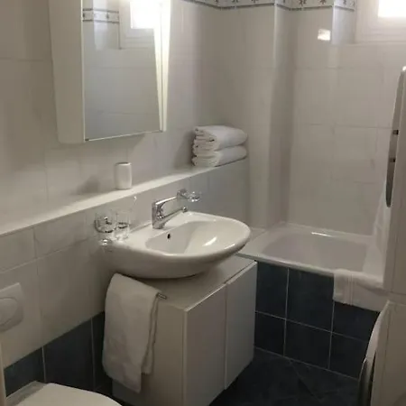 Apartamento Bright, Classic And Elegant, Close To Train Station
