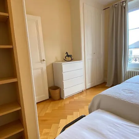 Bright, Classic And Elegant, Close To Train Station Апартаменты