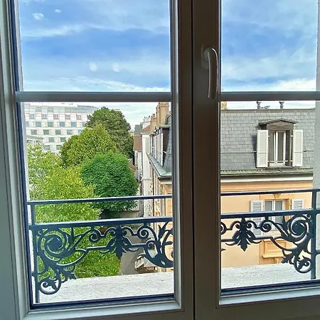 Bright, Classic And Elegant, Close To Train Station Lausana