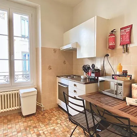 Bright, Classic And Elegant, Close To Train Station Лозанна