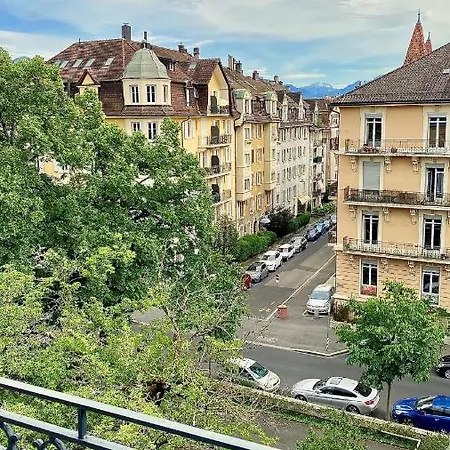 Апартаменты Bright, Classic And Elegant, Close To Train Station